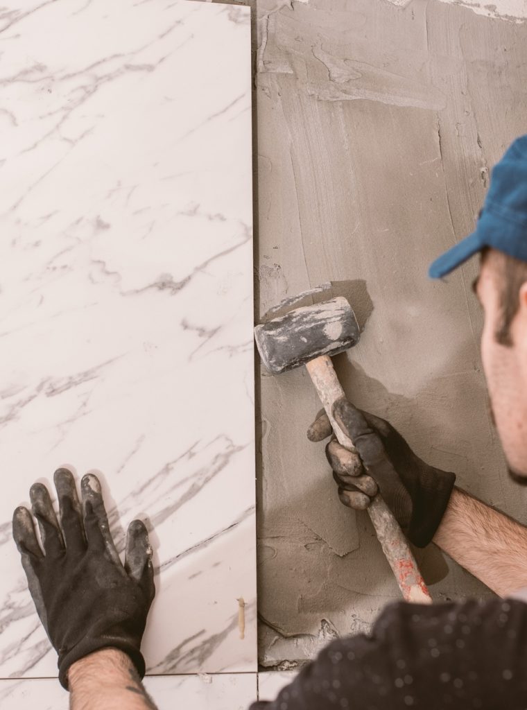 Instaling ceramic tiles
